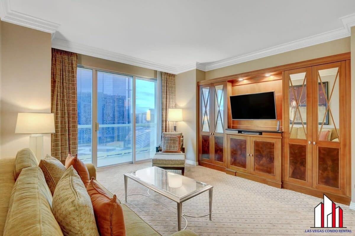 Signature 2br3ba Balcony Combo Units 18-701 And 03 Holiday home Las Vegas