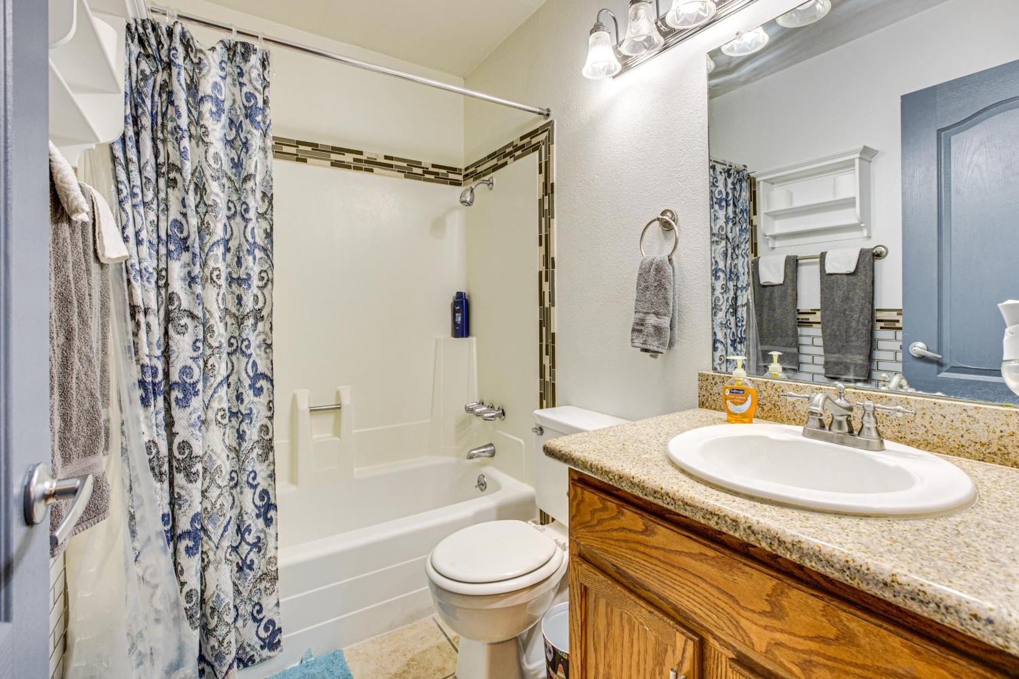 Wfh-friendly Vegas 2 Mi To Strip! Apartment Las Vegas