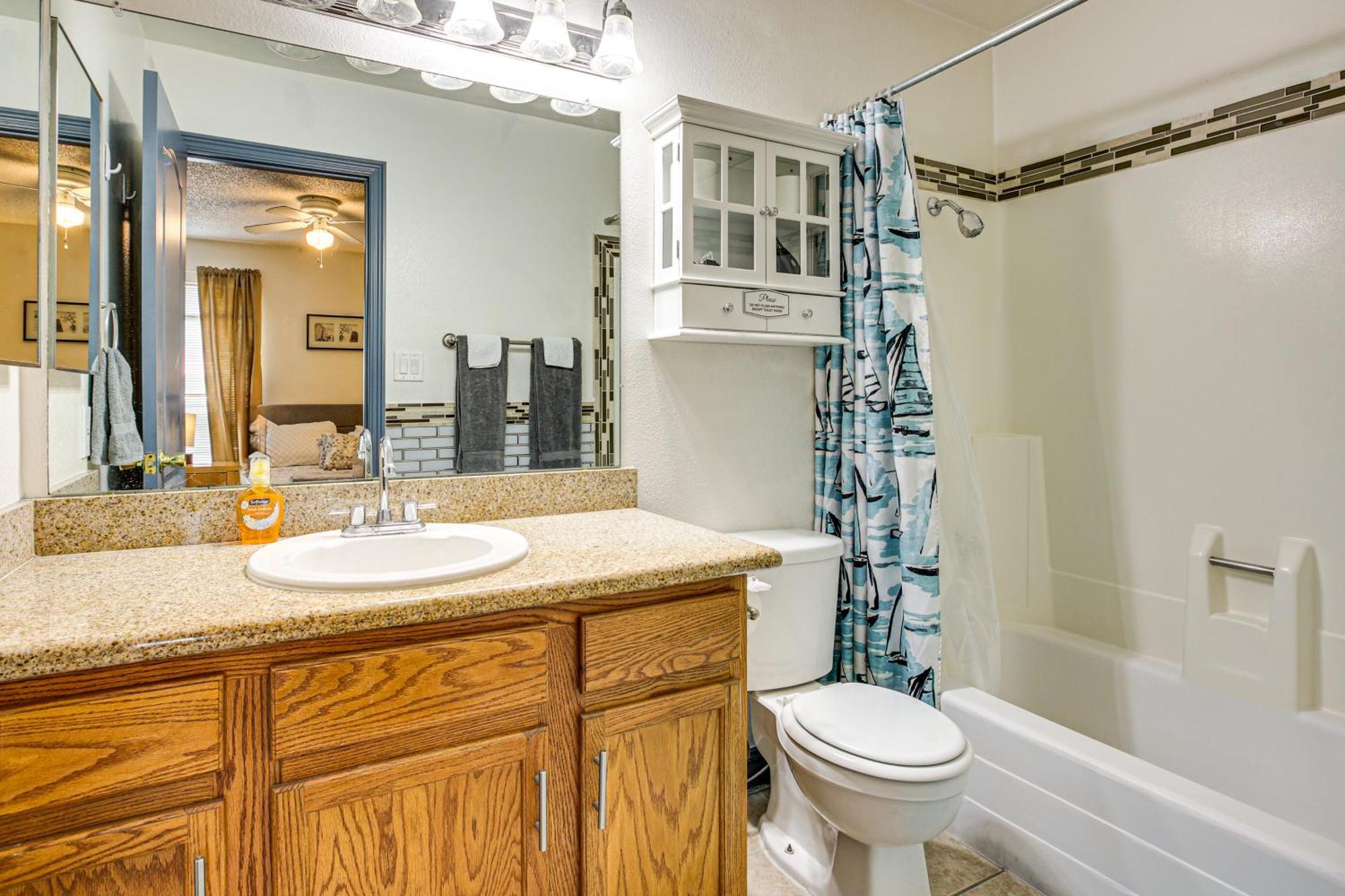 Apartment Wfh-friendly Vegas 2 Mi To Strip! Las Vegas
