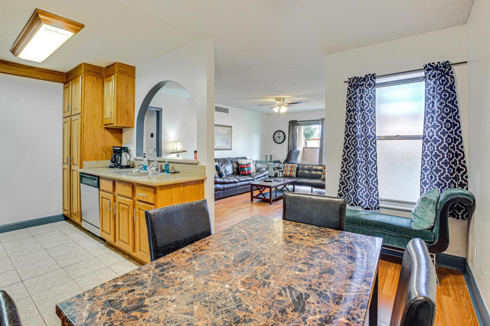 Apartment Wfh-friendly Vegas 2 Mi To Strip! Las Vegas