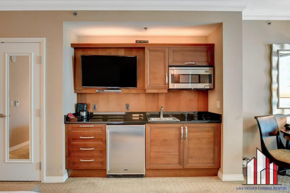 Holiday home Mgm Signature-10-717 Strip View Balcony *