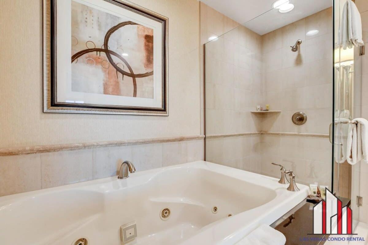 Signature 2br3ba Balcony Combo Units 31-702 And 04