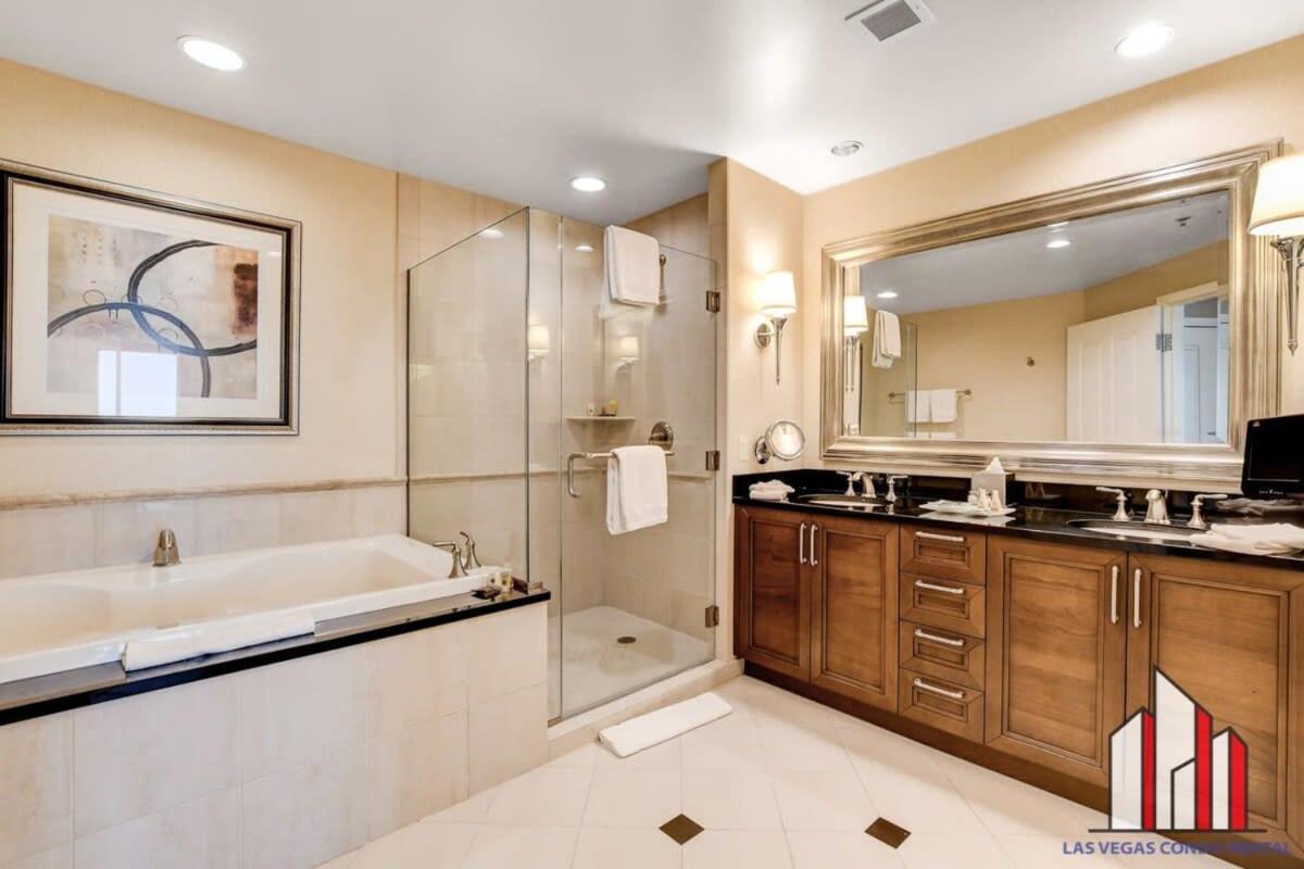 Signature 2br3ba Balcony Combo Units 31-702 And 04 Holiday home Las Vegas