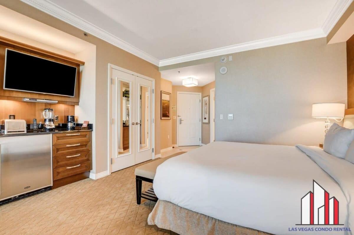 Signature 2br3ba Balcony Combo Units 31-702 And 04