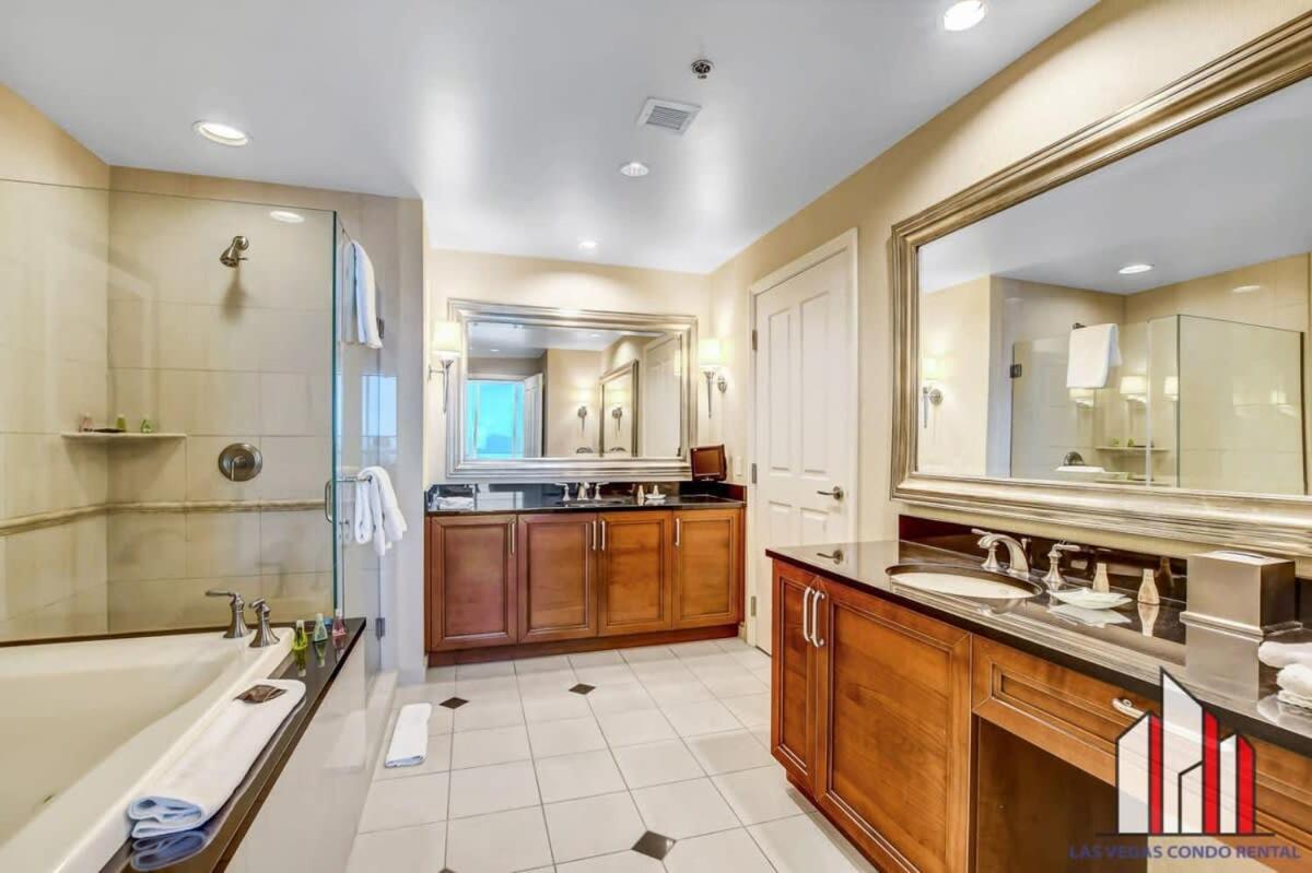 Signature 2br3ba Balcony Combo Units 31-702 And 04