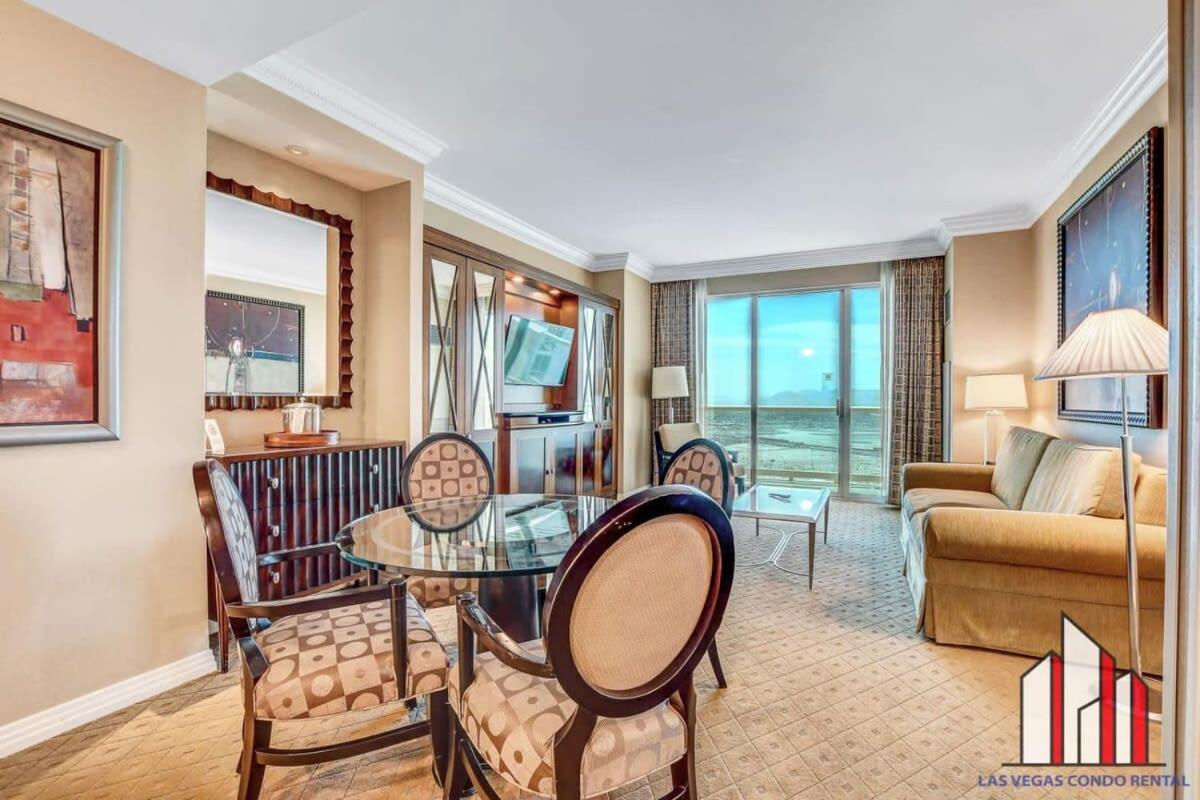 Signature 2br3ba Balcony Combo Units 31-702 And 04 Holiday home