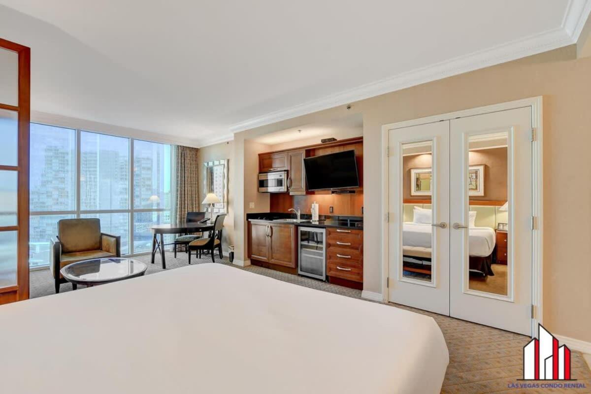 Mgm Signature-15-709 Strip View Jacuzzi