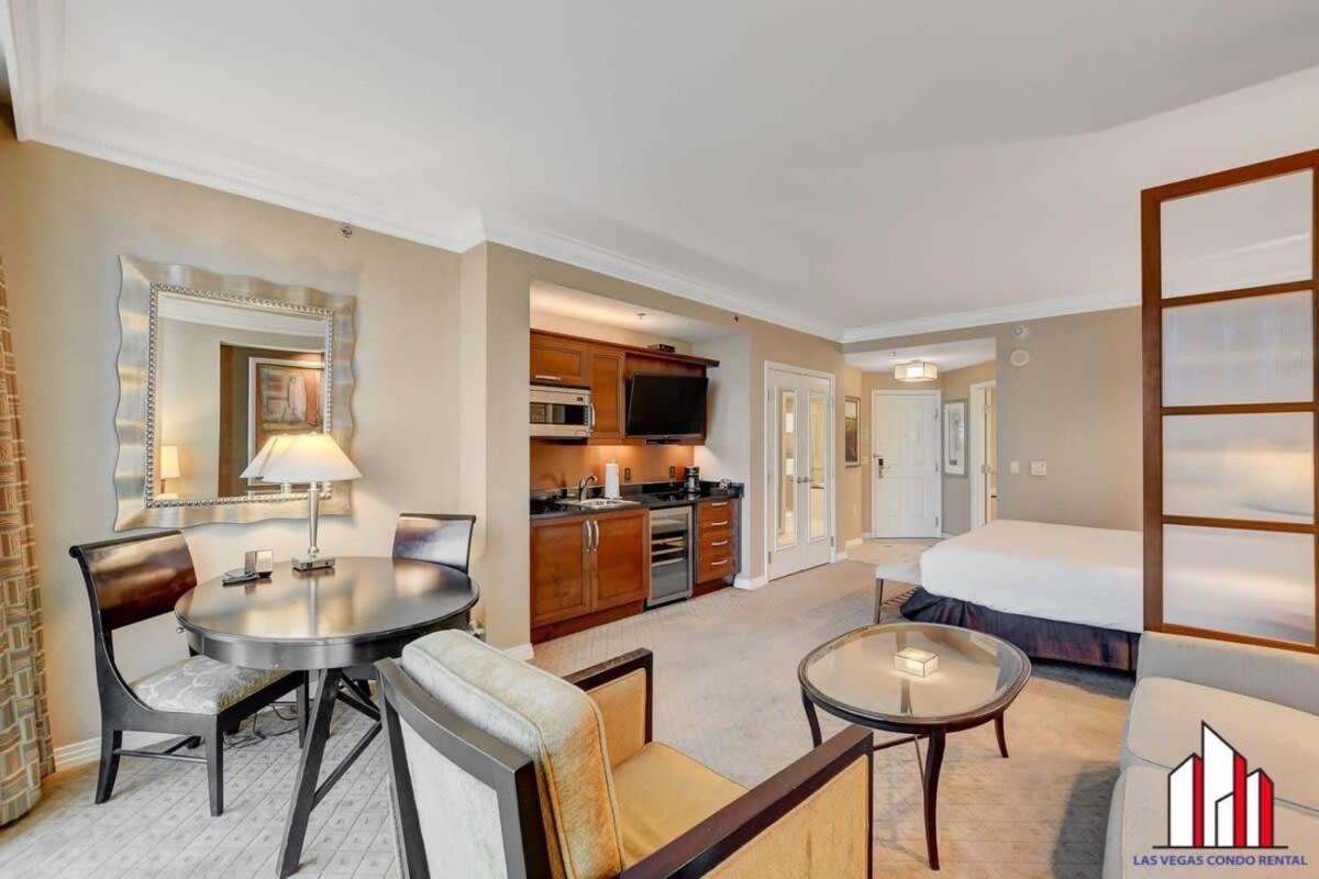 Mgm Signature-15-709 Strip View Jacuzzi