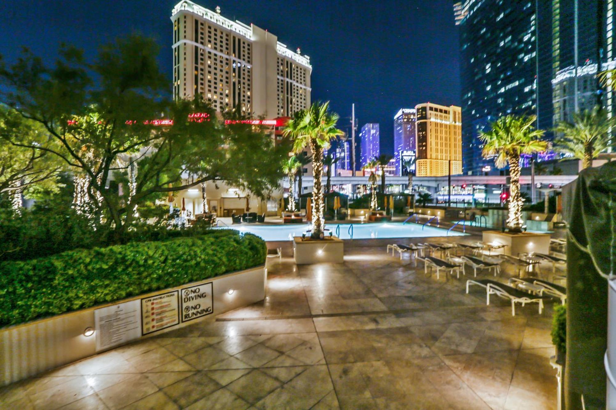 Aparthotel Mgm Signature Deluxe Balcony Strip View *