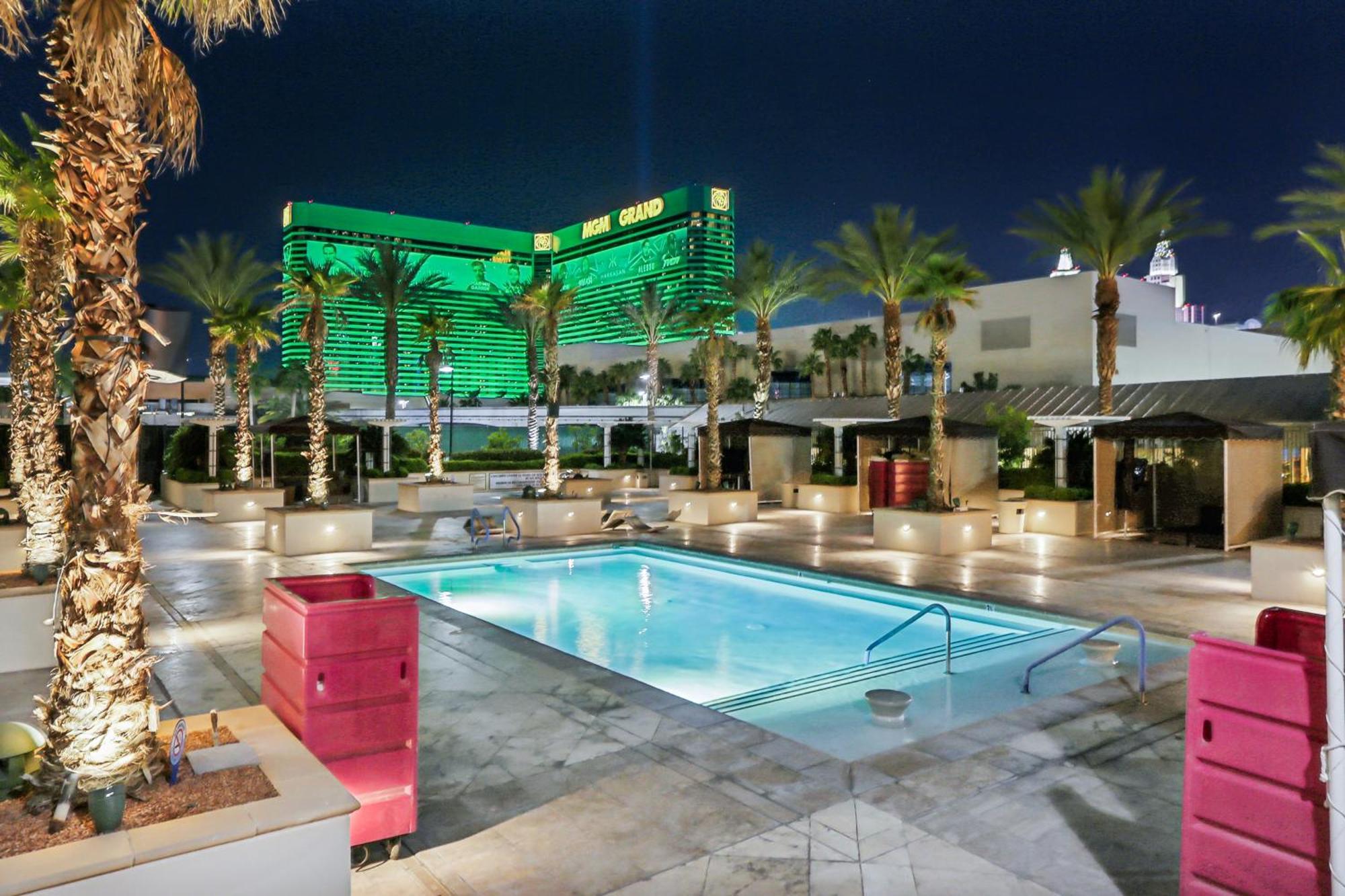 Aparthotel Mgm Signature Deluxe Balcony Strip View *