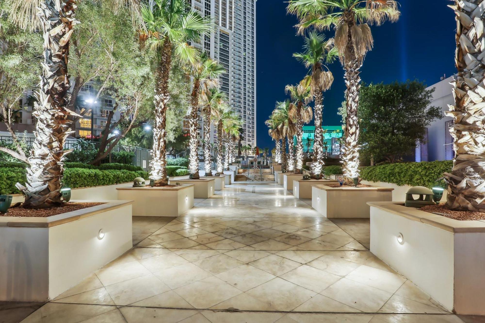 Aparthotel Mgm Signature Deluxe Balcony Strip View