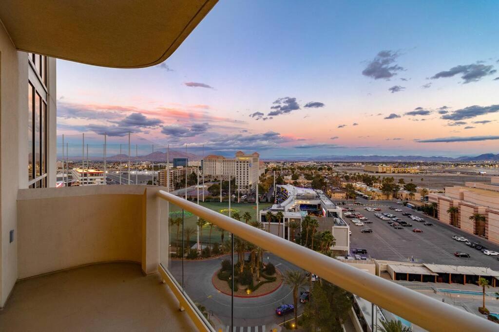Ultimate Mgm Retreat With Jacuzzi, Pool & Gym! Apartment Las Vegas