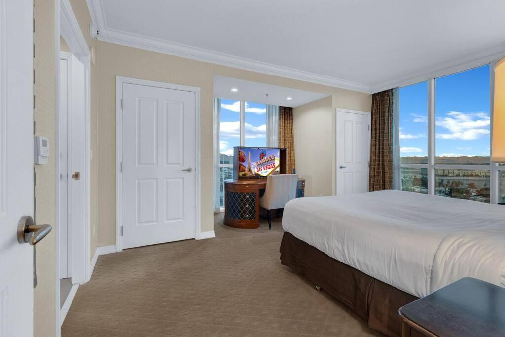 Ultimate Mgm Retreat With Jacuzzi, Pool & Gym! Apartment *