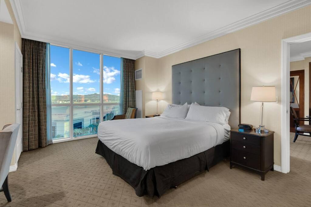 Ultimate Mgm Retreat With Jacuzzi, Pool & Gym! * Las Vegas