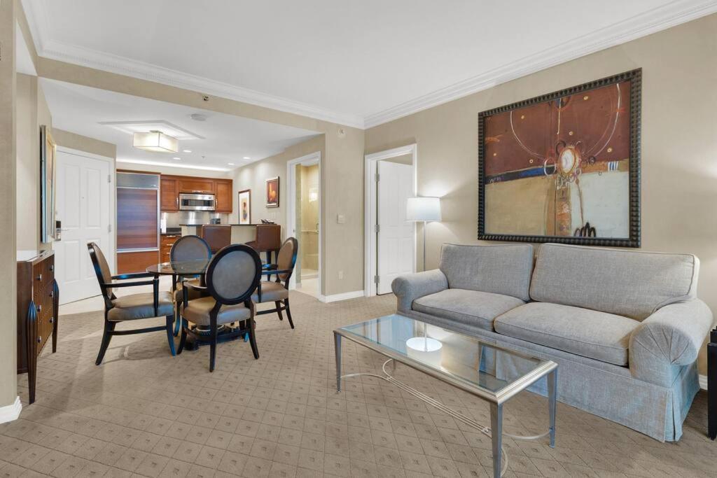 Apartment Ultimate Mgm Retreat With Jacuzzi, Pool & Gym! *