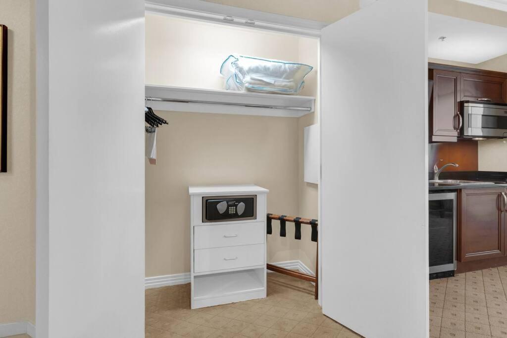 Ultimate Mgm Retreat With Jacuzzi, Pool & Gym! Apartment Las Vegas