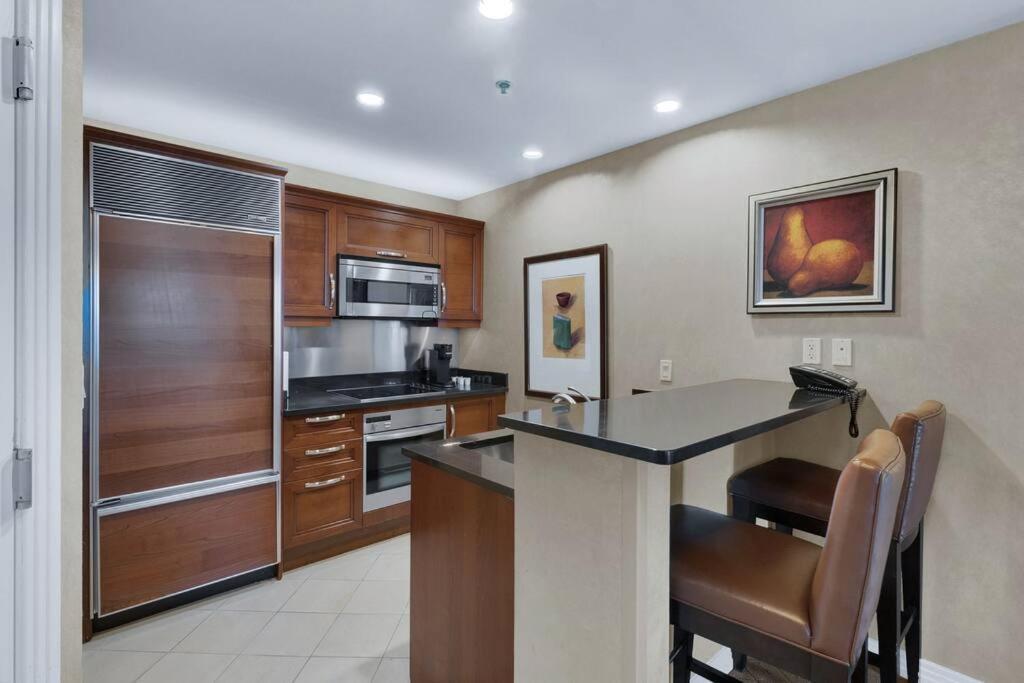 Ultimate Mgm Retreat With Jacuzzi, Pool & Gym! Apartment *