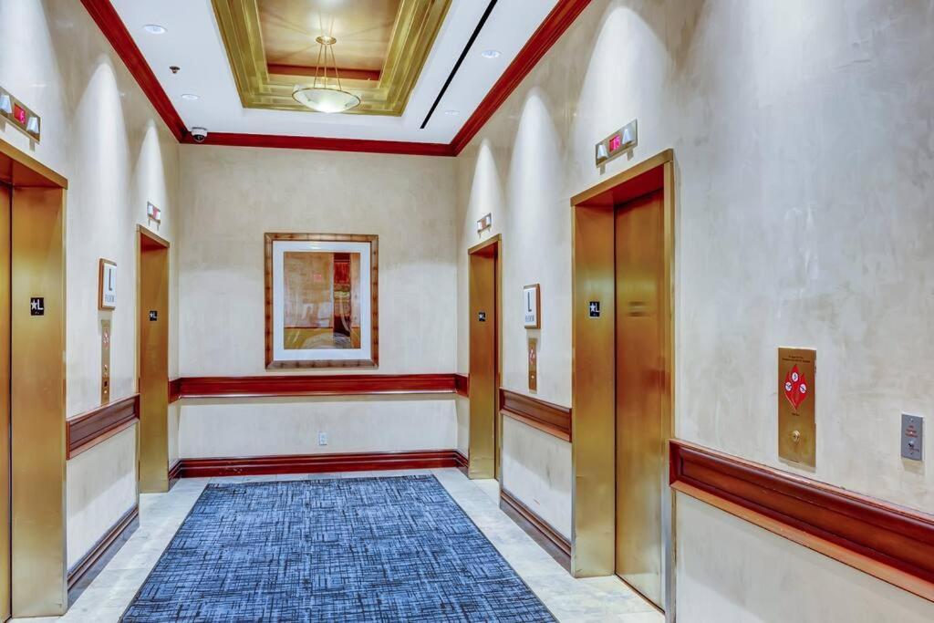 Apartment Ultimate Mgm Retreat With Jacuzzi, Pool & Gym! *