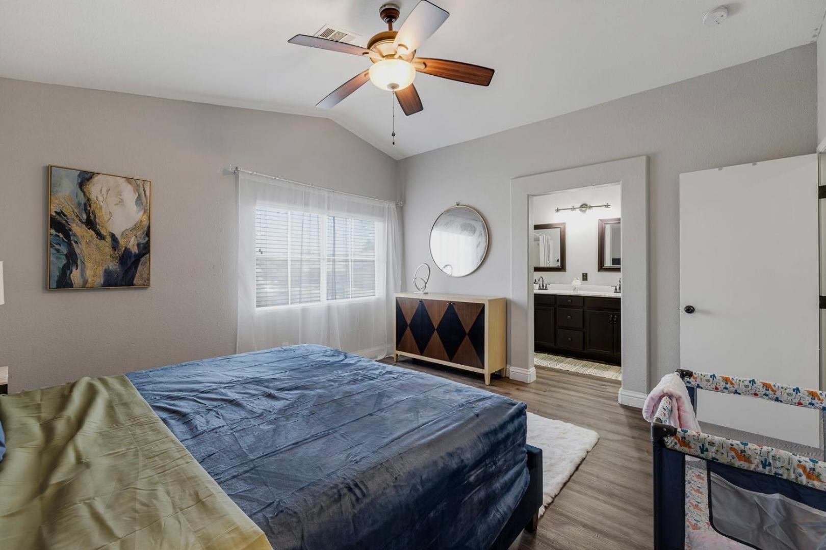 Modern In Vegas Near Strip With Pool And Jacuzzi Holiday home