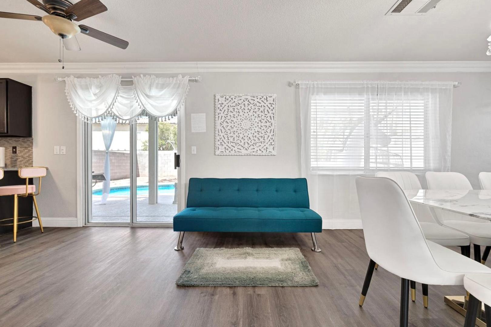 Modern In Vegas Near Strip With Pool And Jacuzzi *