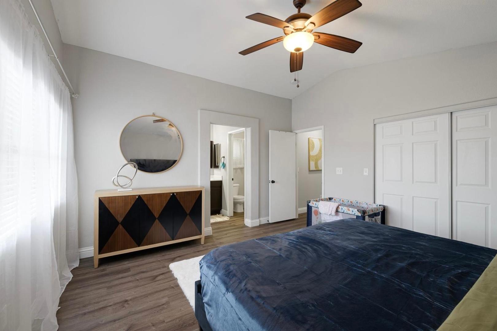 Modern In Vegas Near Strip With Pool And Jacuzzi Holiday home