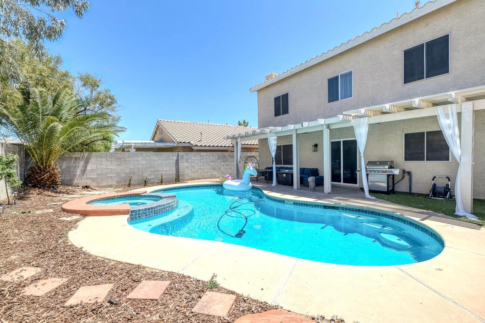 Holiday home Modern In Vegas Near Strip With Pool And Jacuzzi *