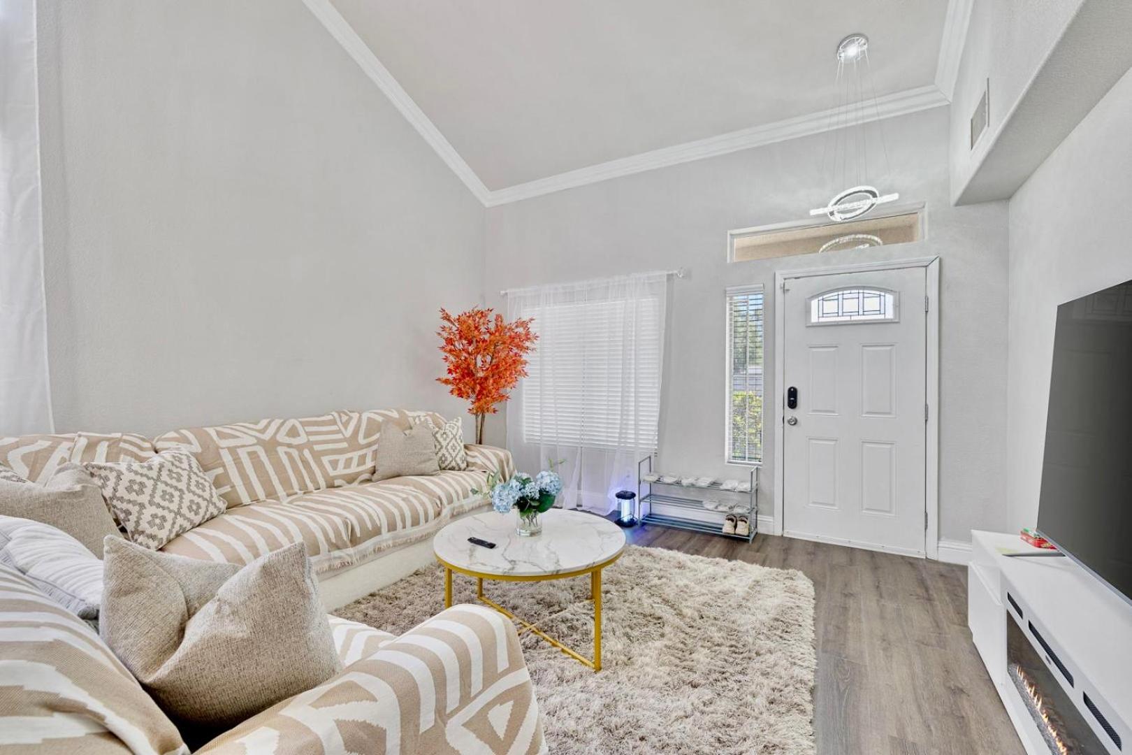 Modern In Vegas Near Strip With Pool And Jacuzzi Holiday home
