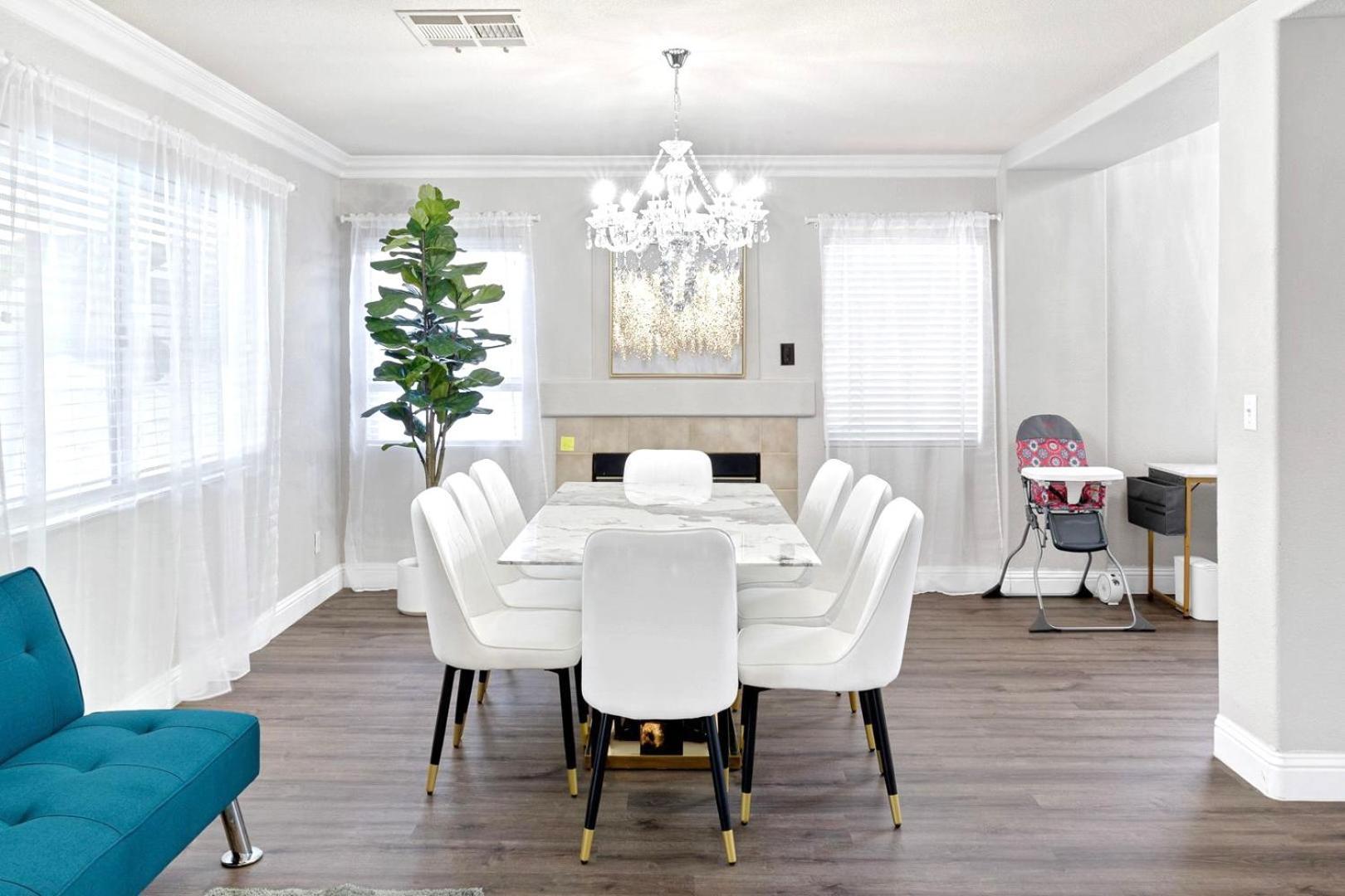 Modern In Vegas Near Strip With Pool And Jacuzzi Holiday home *