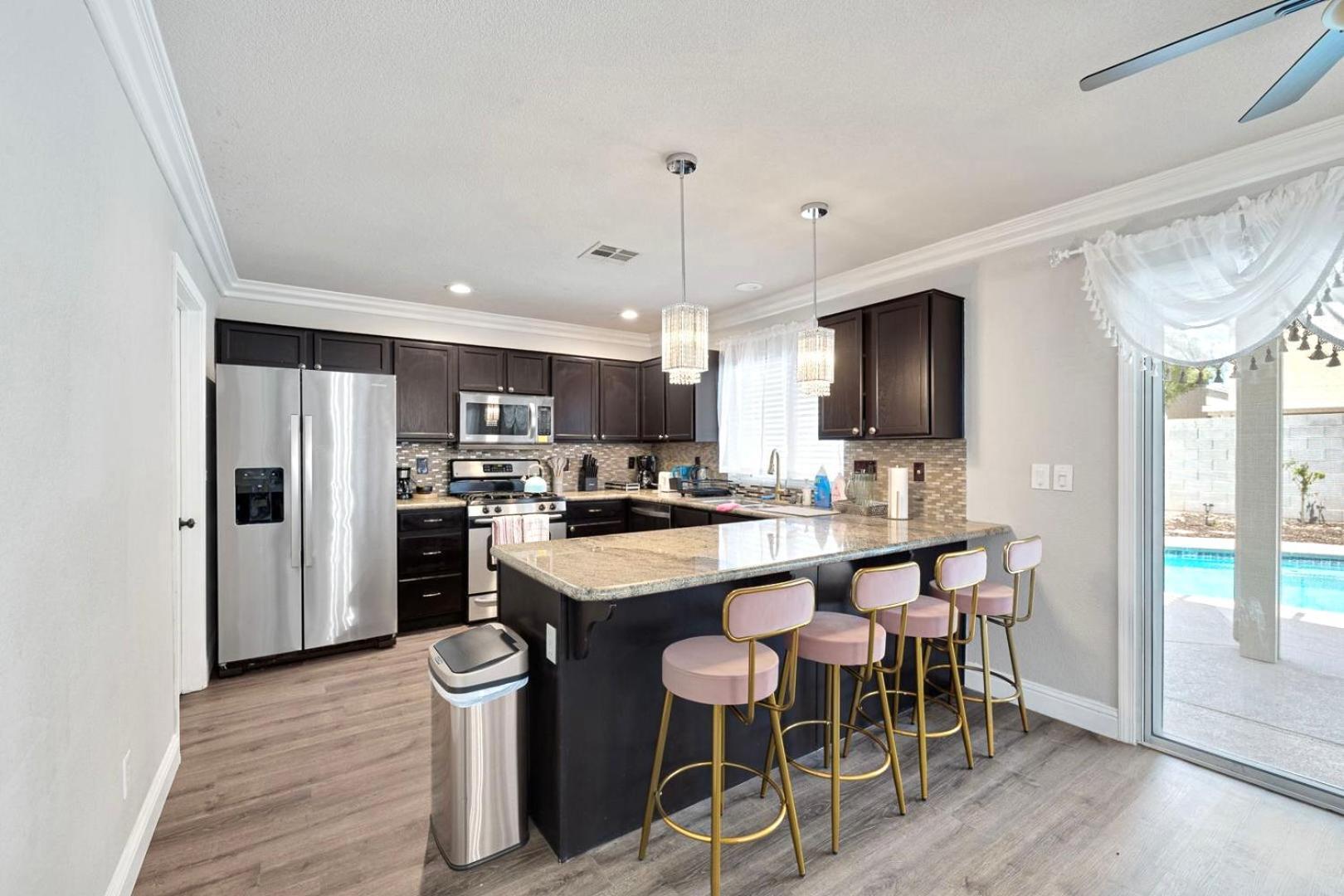 Modern In Vegas Near Strip With Pool And Jacuzzi Las Vegas