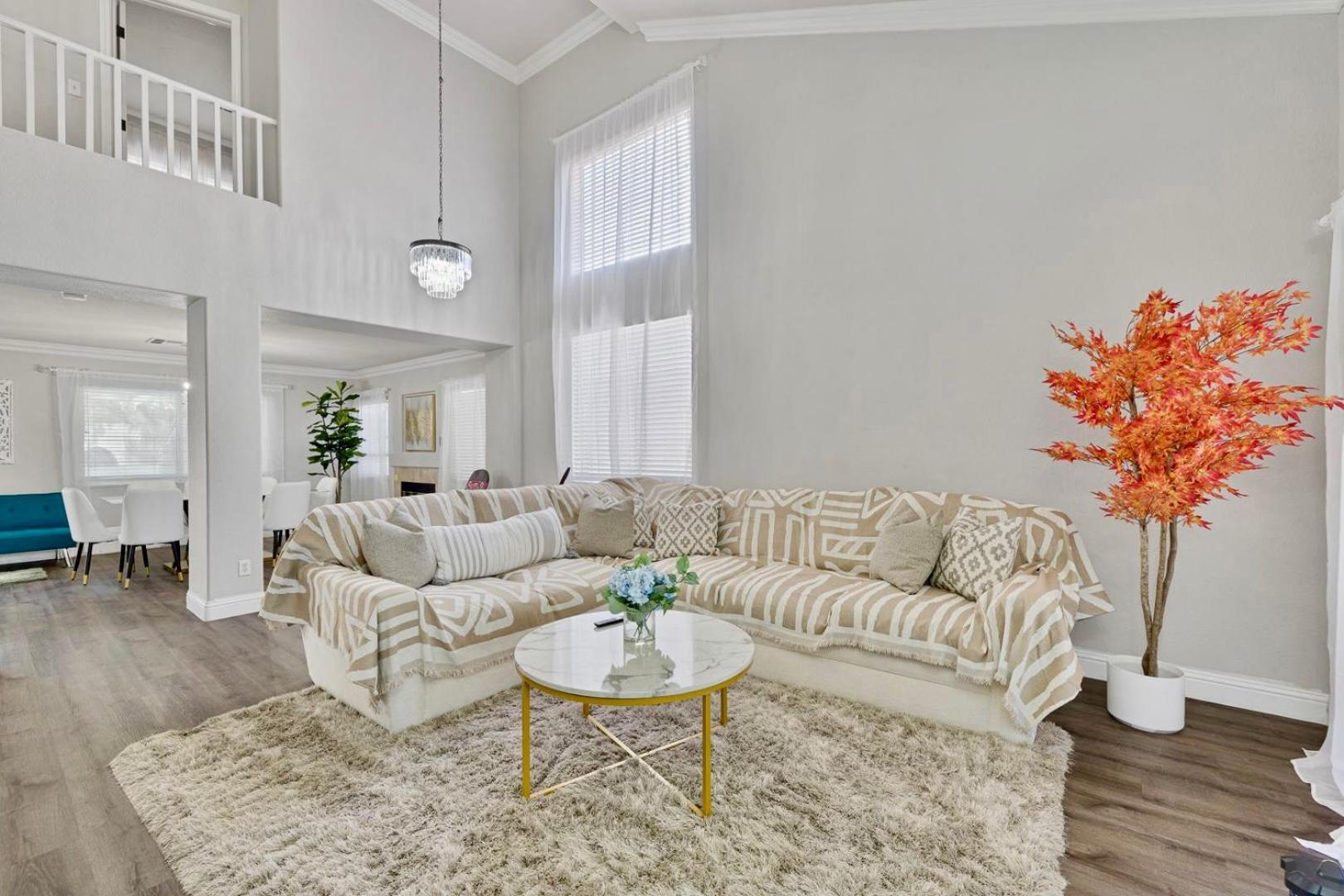 Modern In Vegas Near Strip With Pool And Jacuzzi Holiday home *