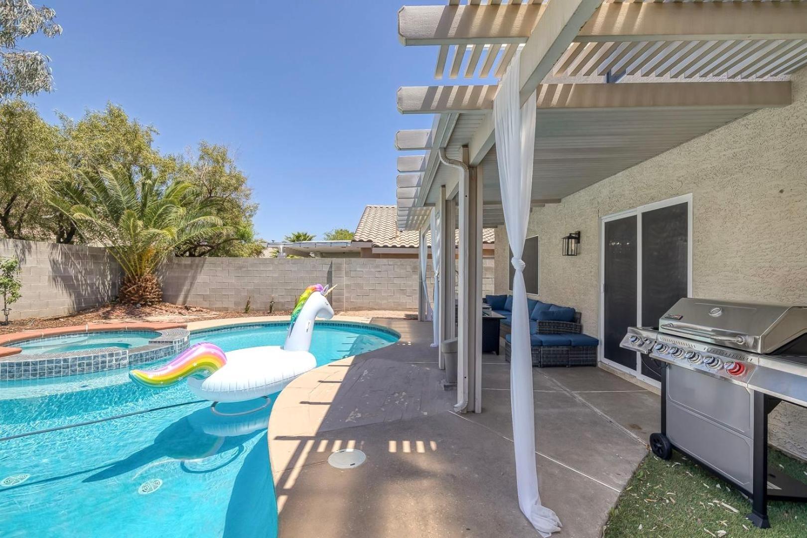 Modern In Vegas Near Strip With Pool And Jacuzzi * Las Vegas