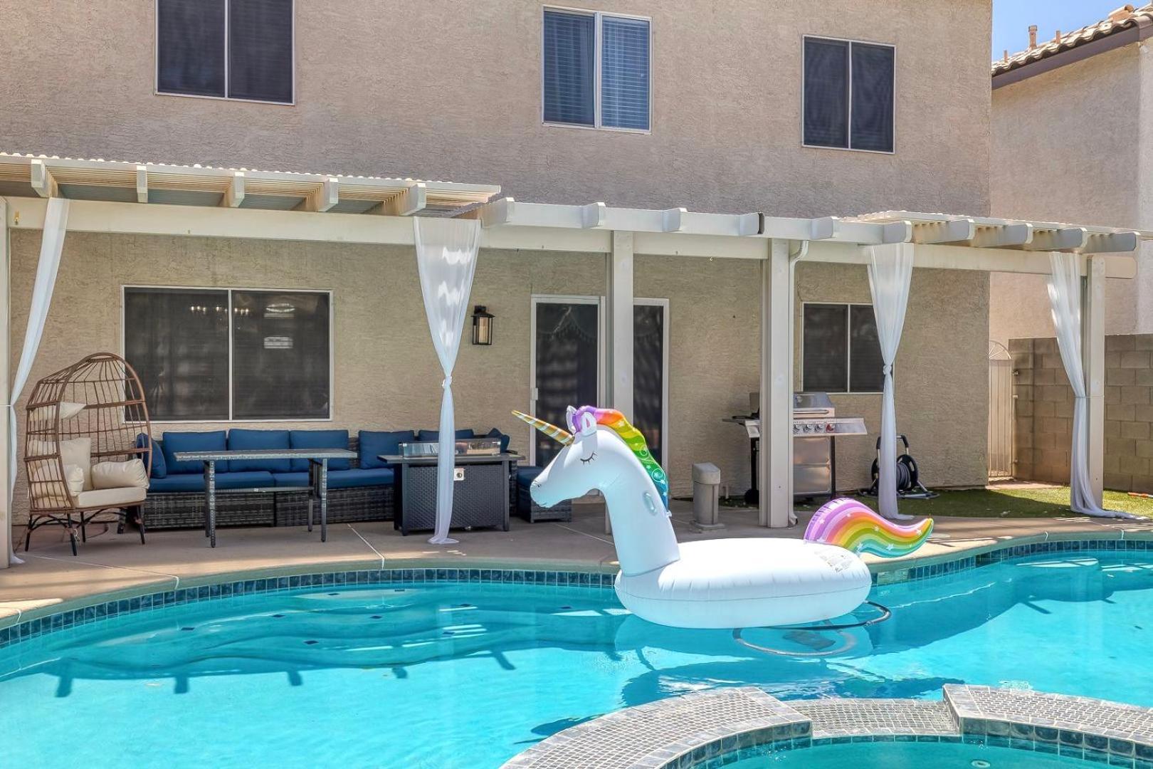 Modern In Vegas Near Strip With Pool And Jacuzzi *