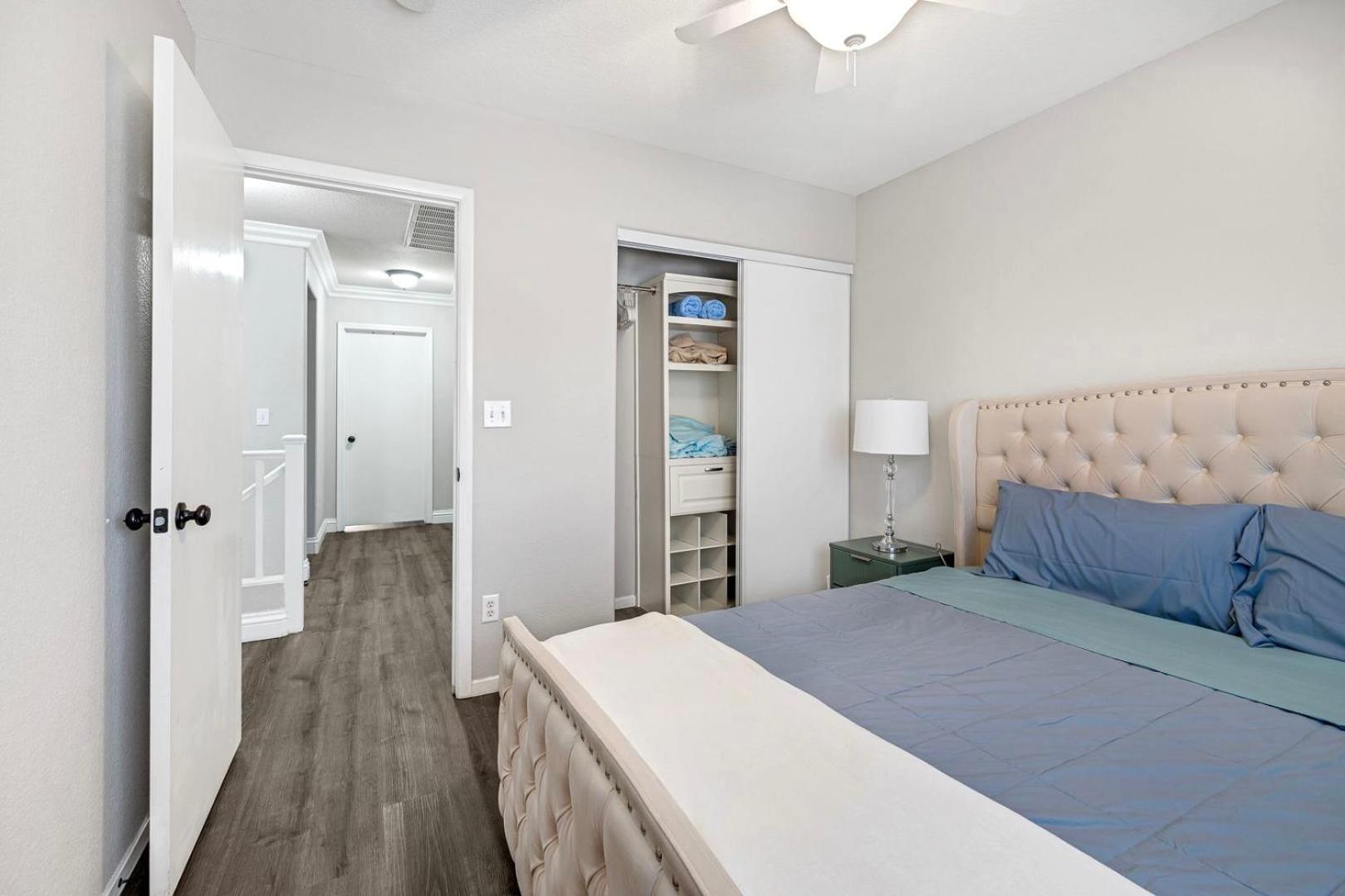 Modern In Vegas Near Strip With Pool And Jacuzzi Holiday home Las Vegas