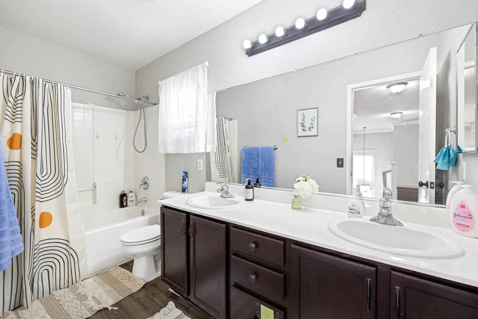 Modern In Vegas Near Strip With Pool And Jacuzzi Holiday home Las Vegas