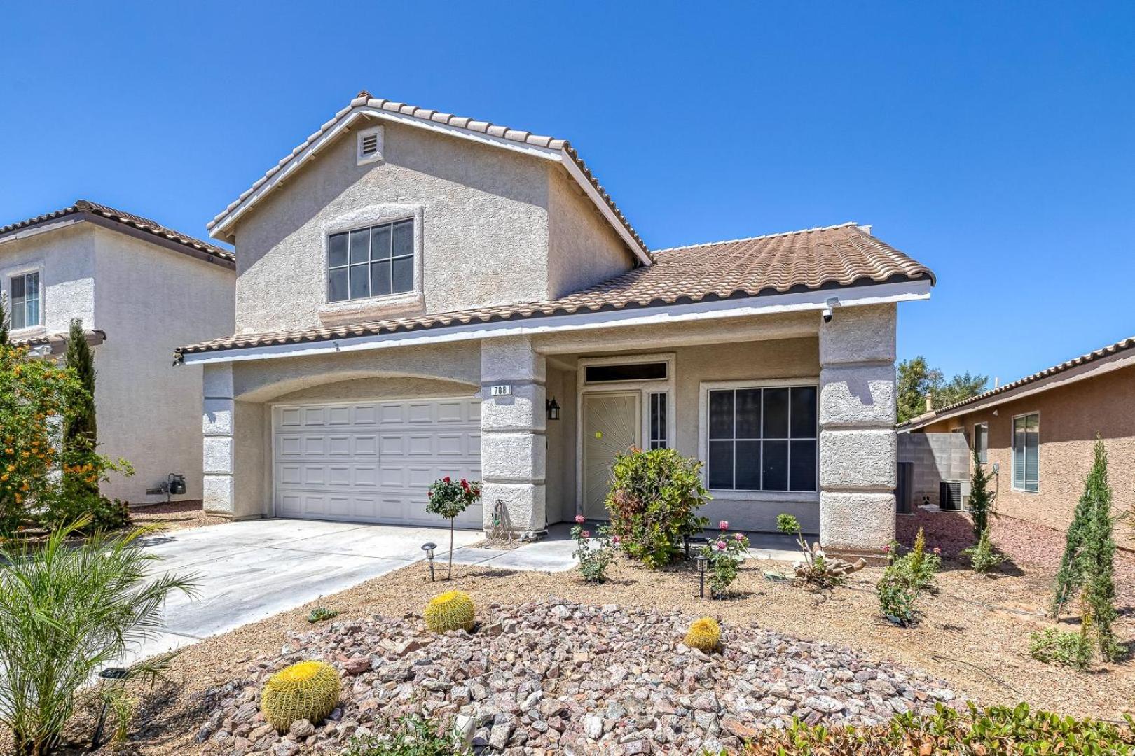 Modern In Vegas Near Strip With Pool And Jacuzzi