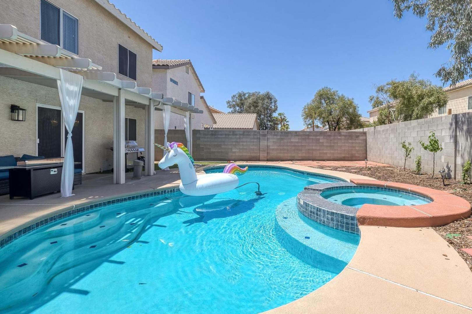 Modern In Vegas Near Strip With Pool And Jacuzzi * Las Vegas