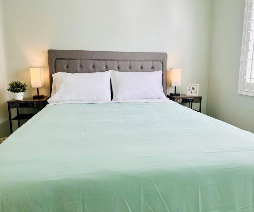 Holiday home Lv 7bed 5bd 3ba Gem *