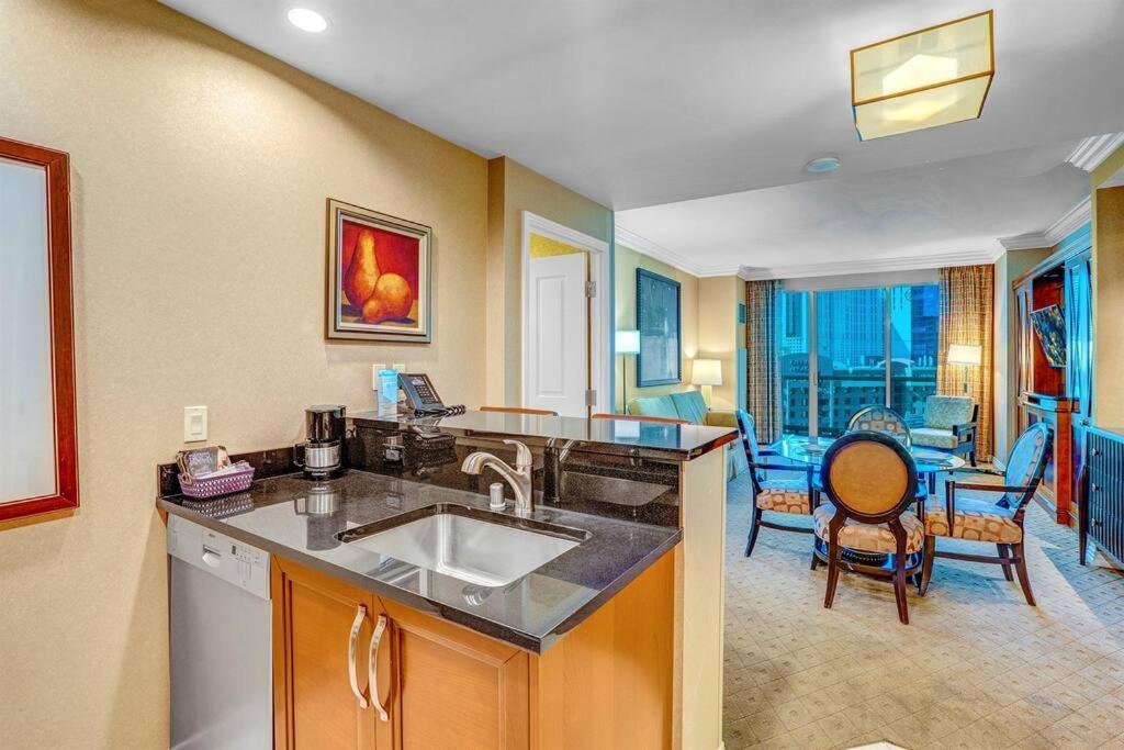 8th Flr Mgm Signature 1bed, Strip View, No Fee * Las Vegas