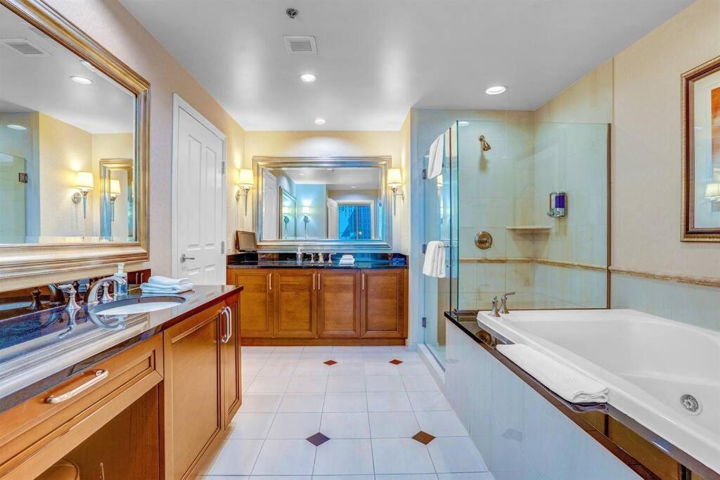 8th Flr Mgm Signature 1bed, Strip View, No Fee Apartment *