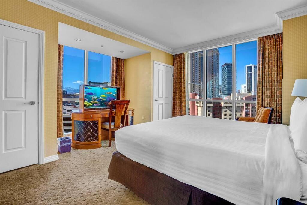 8th Flr Mgm Signature 1bed, Strip View, No Fee Apartment