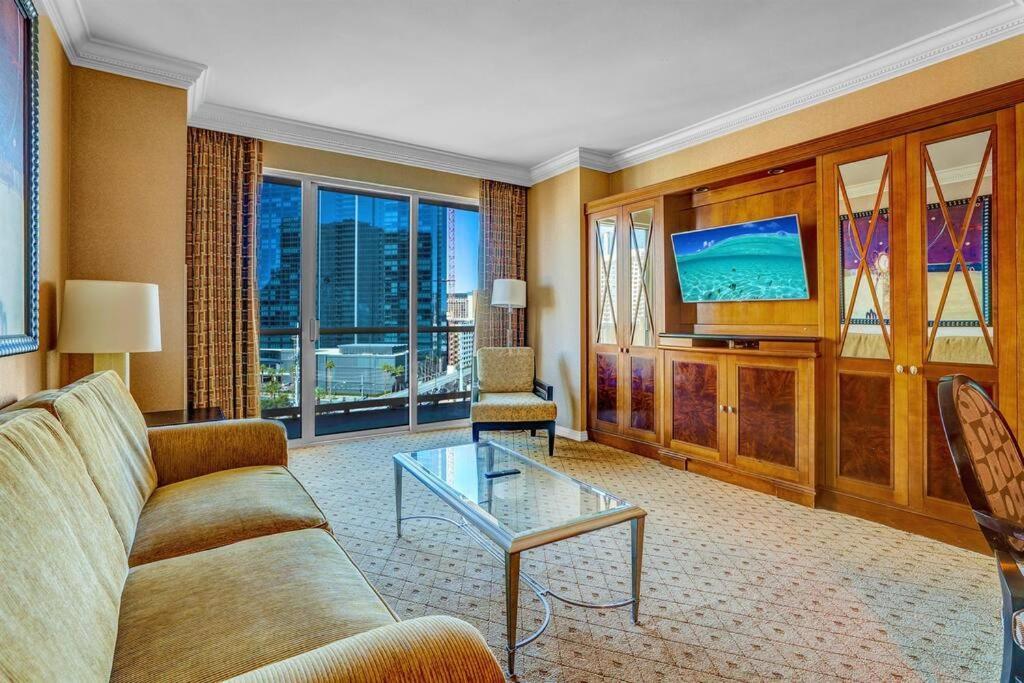 8th Flr Mgm Signature 1bed, Strip View, No Fee *