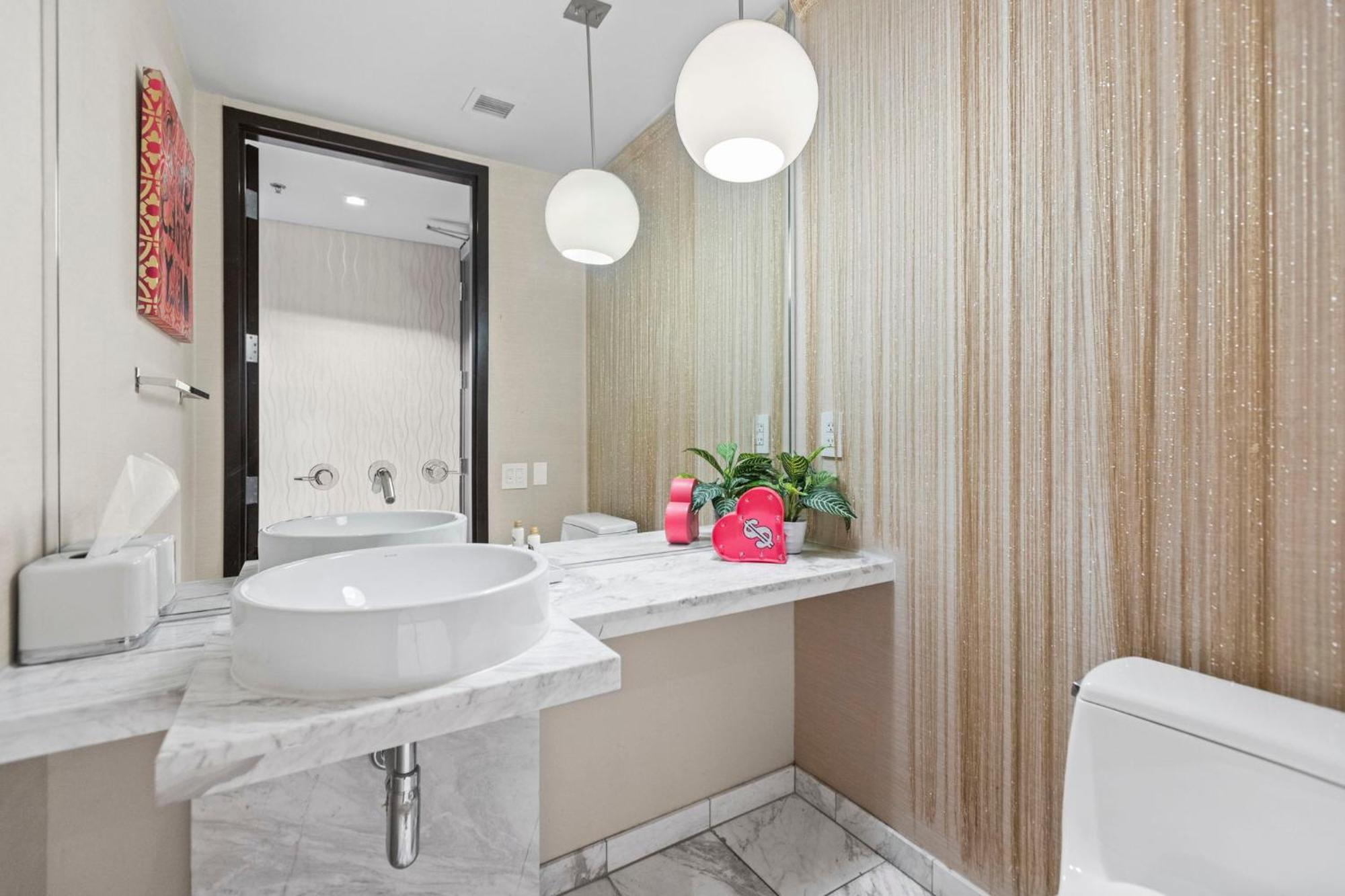 Palms Place, Strip View, 33rd Floor, 1 Bedroom * Las Vegas