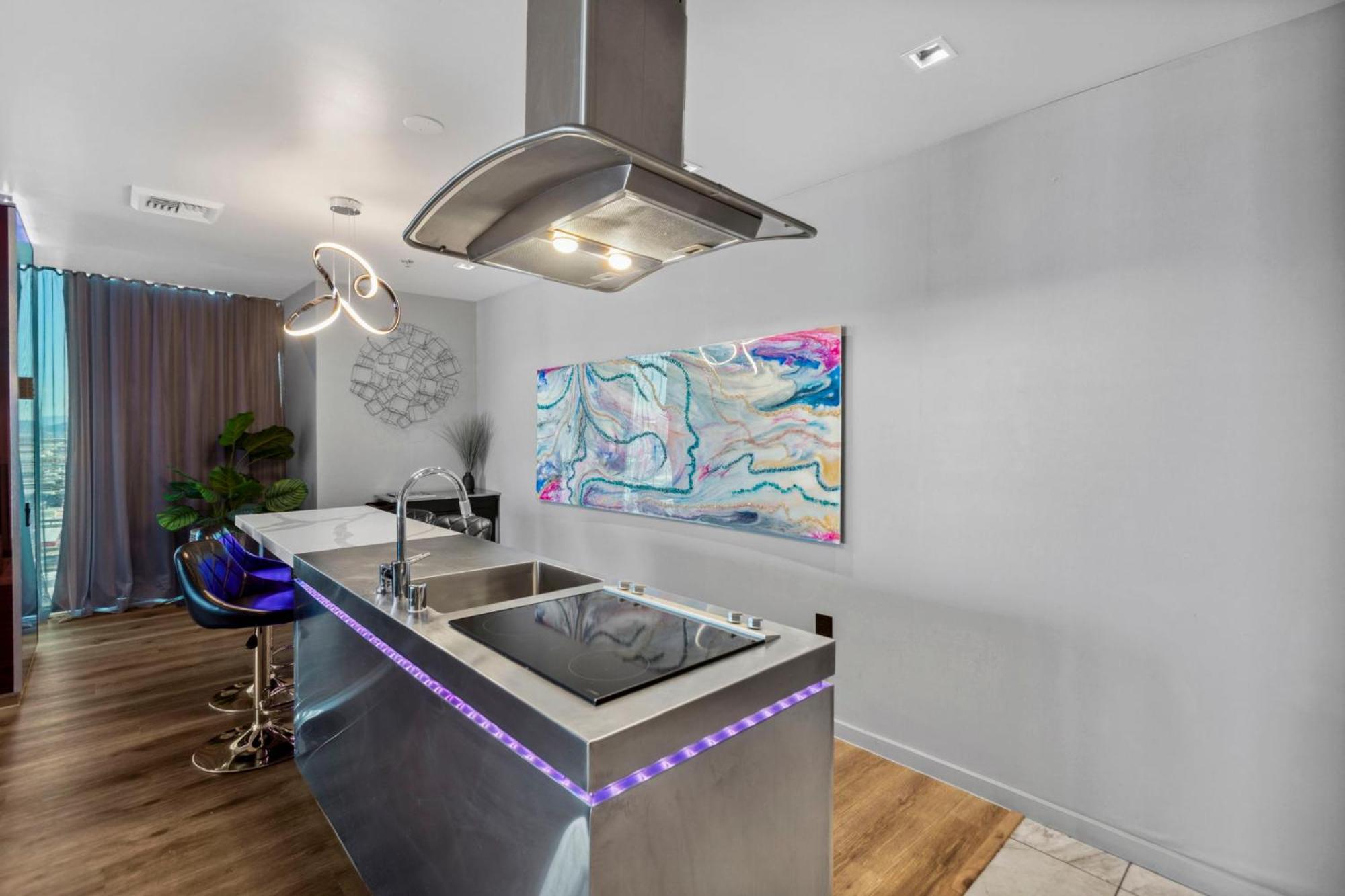 Palms Place, Strip View, 33rd Floor, 1 Bedroom Apartment Las Vegas