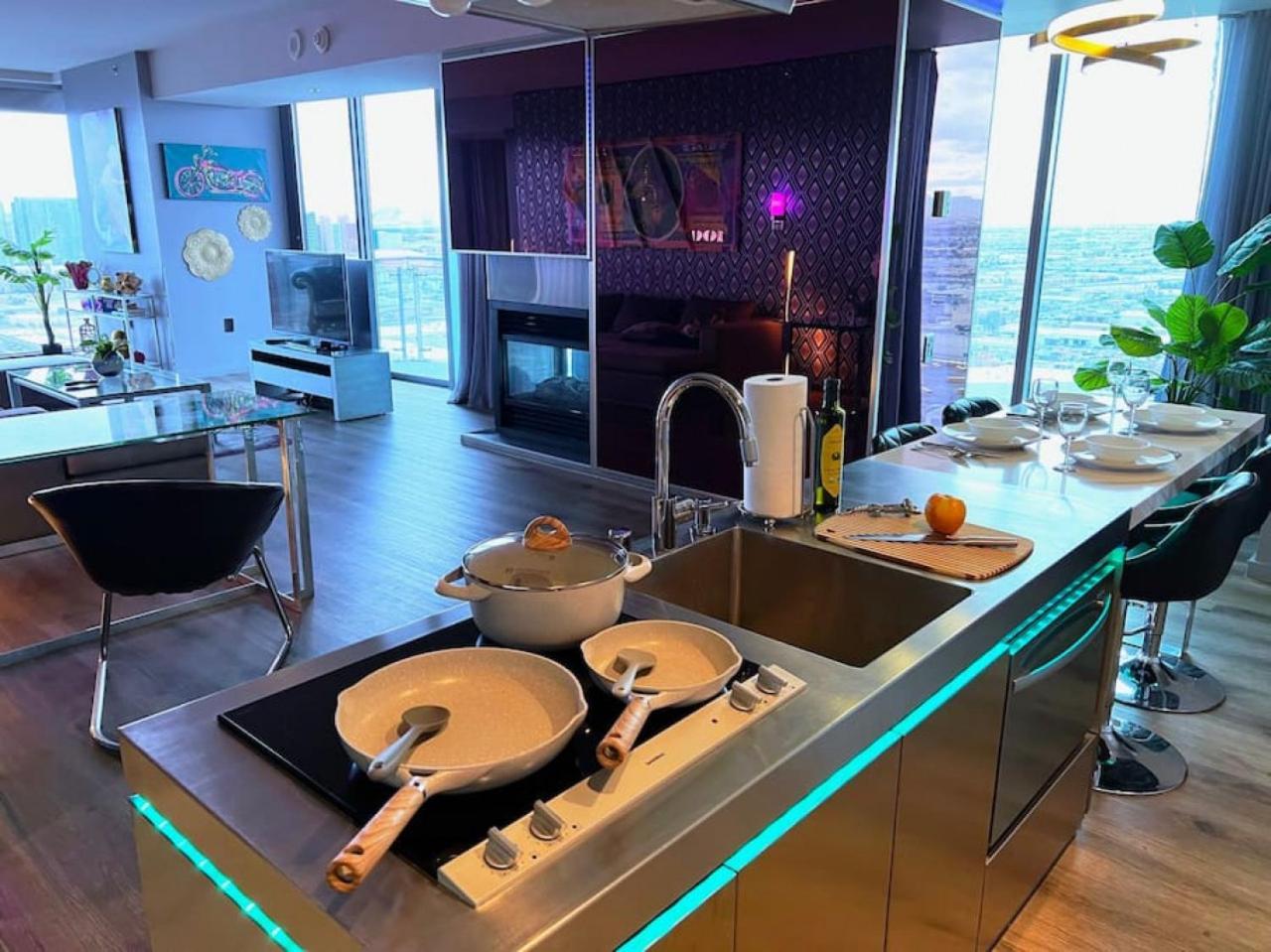 Palms Place, Strip View, 33rd Floor, 1 Bedroom Apartment *
