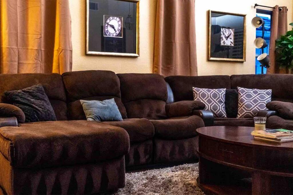 Spacious Classic Vegas 15 Mins From Strip Holiday home