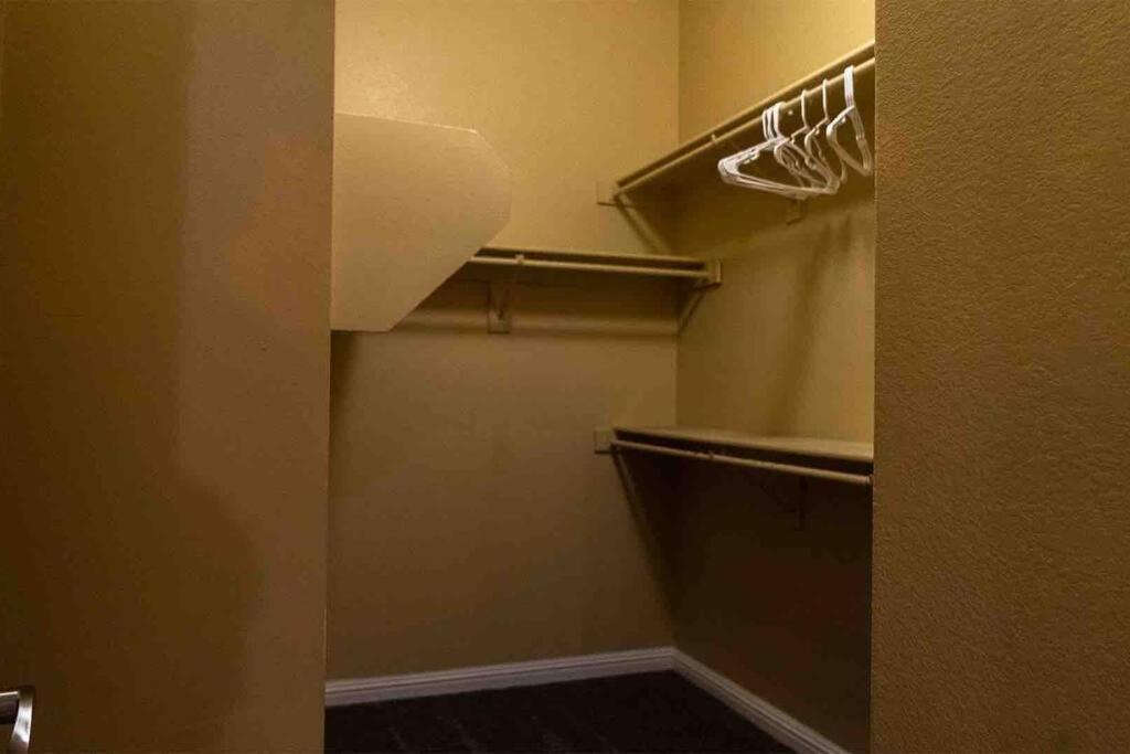 Spacious Classic Vegas 15 Mins From Strip *
