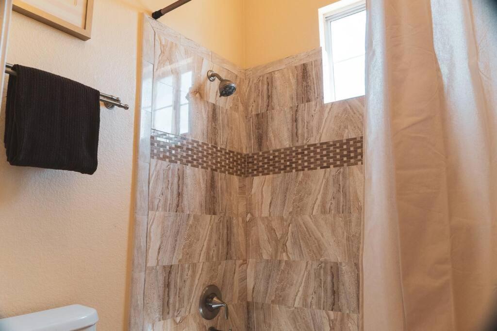 Spacious Classic Vegas 15 Mins From Strip