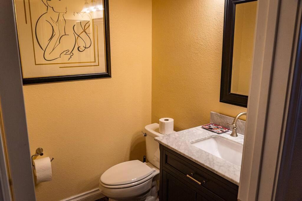 Spacious Classic Vegas 15 Mins From Strip *