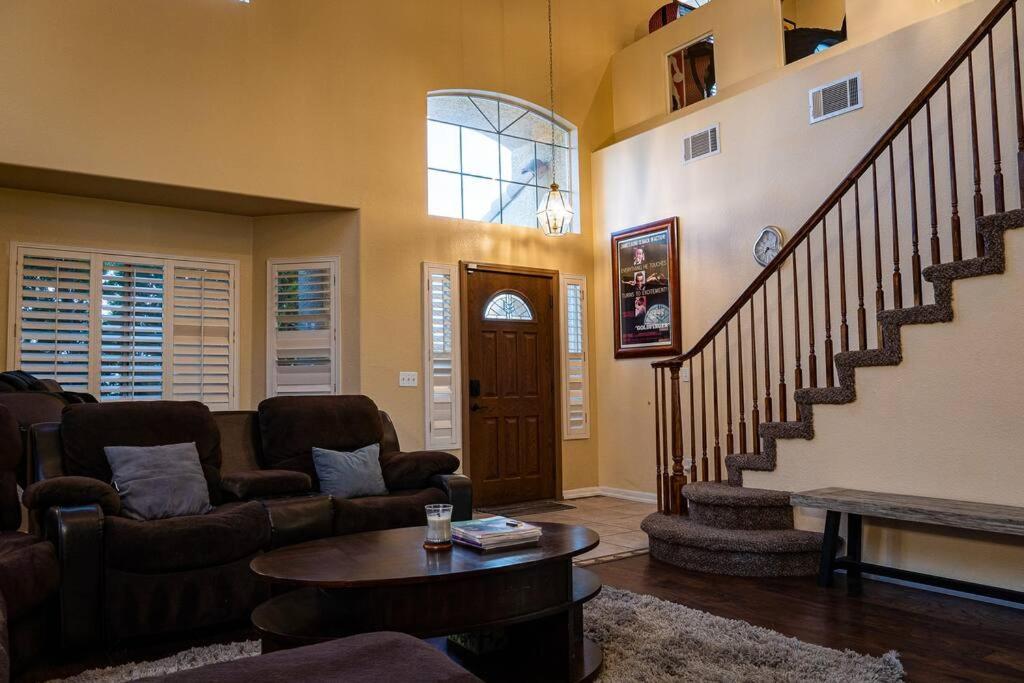 Spacious Classic Vegas 15 Mins From Strip Holiday home *