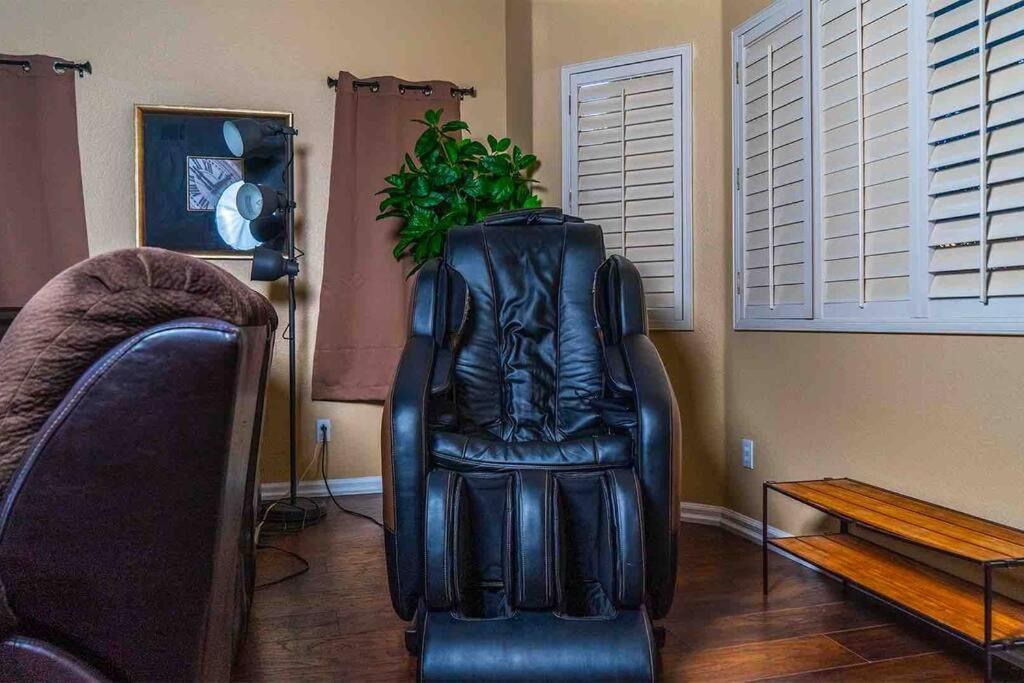 Spacious Classic Vegas 15 Mins From Strip *